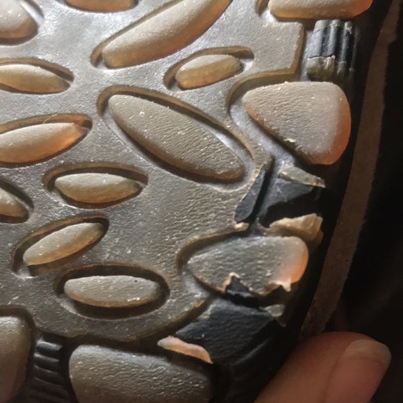 US size 6 -Doctor Martin's- tan suade shoes - Picture 2 of 8